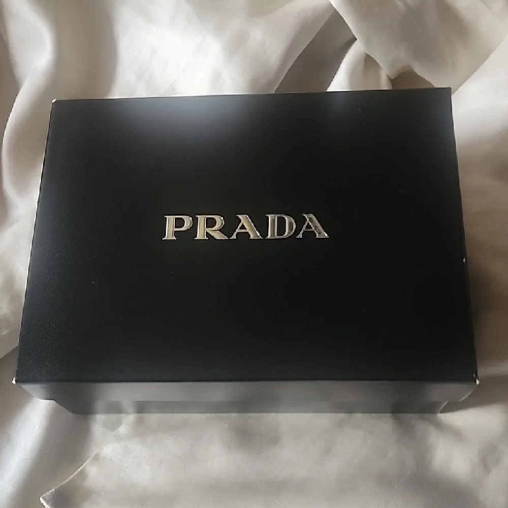 Prada Fragrance Duo in Black Box - Picture 4 of 4